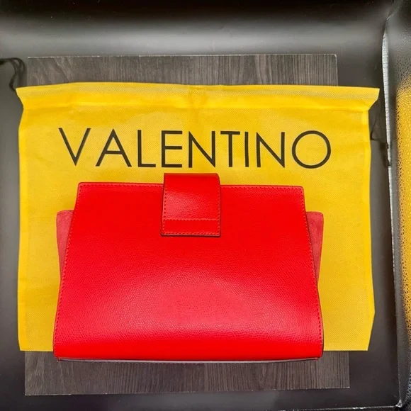 VALENTINO BY MARIO VALENTINO|PRICE FIRM💲
Red Kiki Leather Shoulder Bag-Pre-Loved - Picture 3 of 10